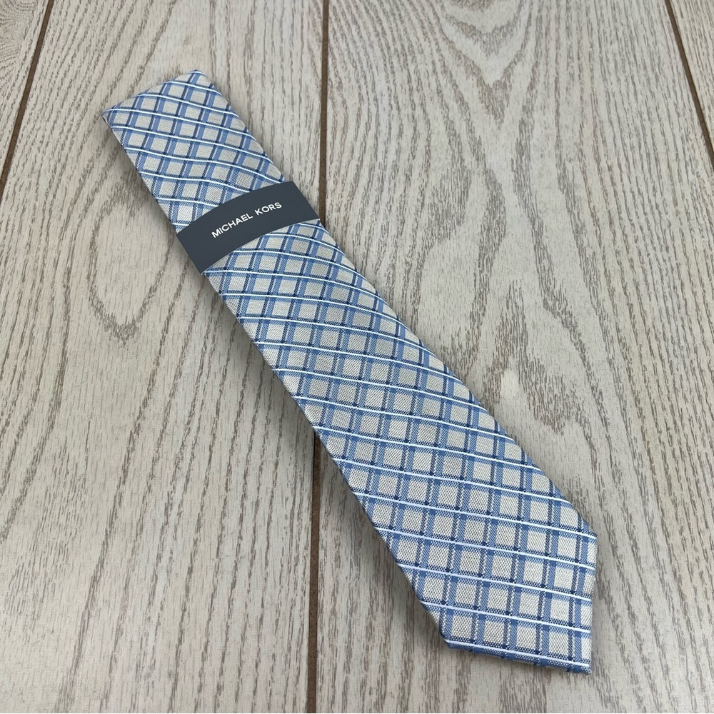 560 - Michael Kors Helder Check Tie Taupe 260 2MKC24-1030 Silk Blend $69.50